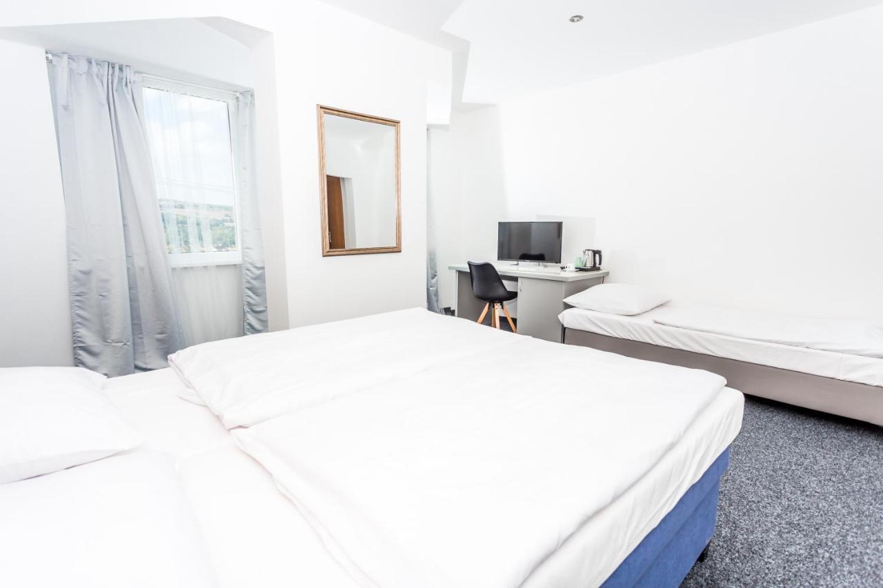 Hotel Joker Obrnice エクステリア 写真