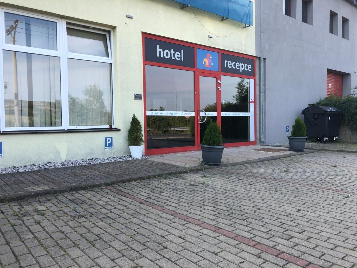 Hotel Joker Obrnice エクステリア 写真